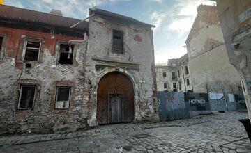 FOTO: Budova na Kapitulskej chátra, je hanbou historického centra Bratislavy 