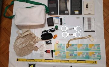 FOTO: Polícia zadržala muža, ktorý prenasledoval študentky z Ekonomickej univerzity v Bratislave. Toto našla u neho doma