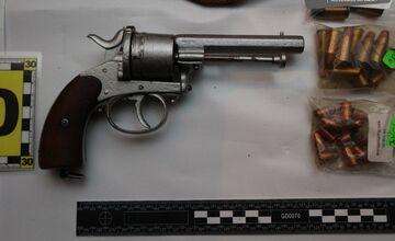 FOTO: Polícia zadržala muža, ktorý prenasledoval študentky z Ekonomickej univerzity v Bratislave. Toto našla u neho doma