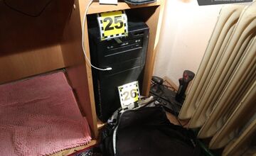 FOTO: Polícia zadržala muža, ktorý prenasledoval študentky z Ekonomickej univerzity v Bratislave. Toto našla u neho doma