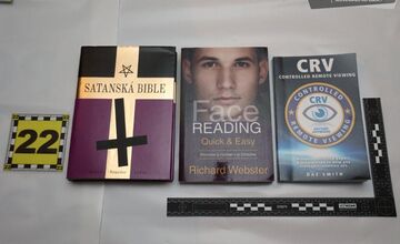 FOTO: Polícia zadržala muža, ktorý prenasledoval študentky z Ekonomickej univerzity v Bratislave. Toto našla u neho doma