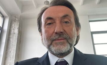 FOTO: Herec zo Súdnej siene kritizuje Mikulčíka a Hajdu pre oslavy na Devíne