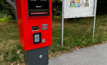 FOTO: V Bratislave postupne osádzajú nové automaty na lístky. Kde ich možno už nájsť?