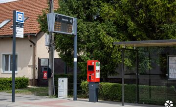 FOTO: V Bratislave postupne osádzajú nové automaty na lístky. Kde ich možno už nájsť?