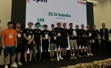 FOTO: Bratislavskí matematici a robotici porazili svetové esá