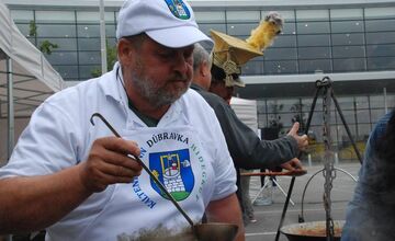 FOTO: Dúbravčania prišli o kolegu, priateľa a dušu mestskej časti Ľuba Navrátili