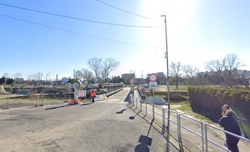 FOTO: Pozemok, cez ktorý prechádzajú vo Vrakuni autobusy