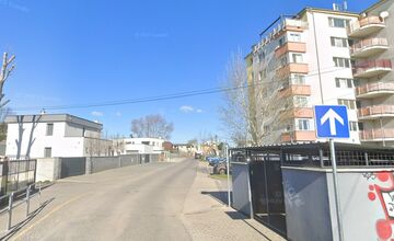 FOTO: Pozemok, cez ktorý prechádzajú vo Vrakuni autobusy