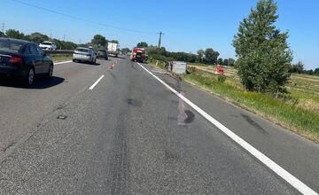 FOTO: Nehoda kamiónu na D2 v smere do Bratislavy