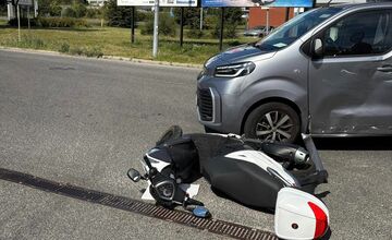 FOTO: Nehoda motorky a dodávky na Lamačskej ceste