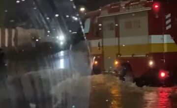 FOTO: Bratislavu poťapil hustý dážď, niektoré ulice zostali neprejazdné 