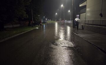 FOTO: Bratislavu poťapil hustý dážď, niektoré ulice zostali neprejazdné 