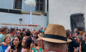 FOTO: Dano Heriban má v Kremnici svoj reliéf, odhalili ho hereckí kolegovia