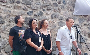 FOTO: Dano Heriban má v Kremnici svoj reliéf, odhalili ho hereckí kolegovia