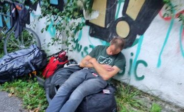 FOTO: Muž chytil zlodeja s taškami plnými lupu