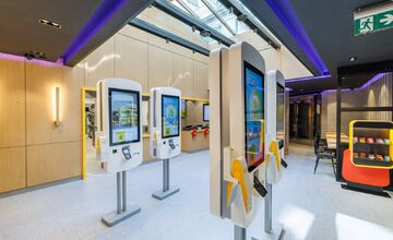 FOTO:  McDonald’s v centre Bratislavy prešiel prestížnou rekonštrukciou