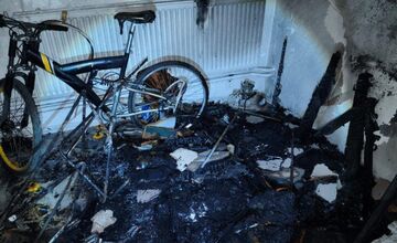 FOTO: Požiar elektrokolobežiek na Beckovej ulici 