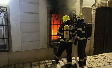 FOTO: Požiar na Baštovej ulici v Starom Meste