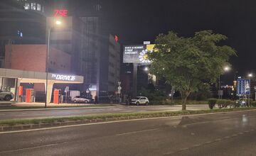 FOTO: Miesto nálezu leteckej bomby stráži polícia