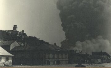 FOTO: Bombardovanie rafinérie Apollo
