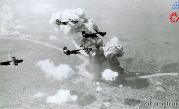 FOTO: Bombardovanie rafinérie Apollo