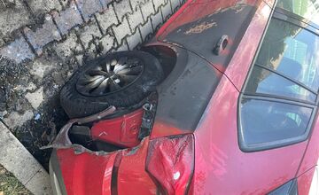 FOTO: Zhorené autá na Osuského ulici