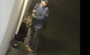 FOTO: Neznámy páchateľ vyčíňal za hranicami, rodine zo Slovenska odcudzil auto