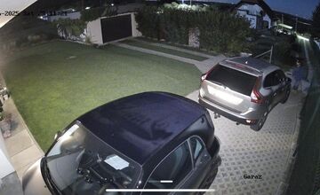 FOTO: Neznámy páchateľ vyčíňal za hranicami, rodine zo Slovenska odcudzil auto