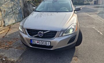 FOTO: Neznámy páchateľ vyčíňal za hranicami, rodine zo Slovenska odcudzil auto