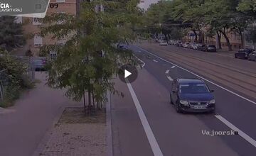 FOTO: Polícia pátra po mužovi na fotografiách, objasniť by mohol krádež v obchodnom centre v Bratislave