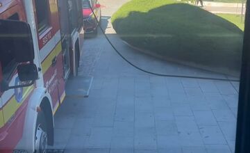 FOTO: V parlamente zasahujú hasiči