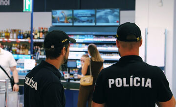 FOTO: Policajti v Banskobystrickom kraji chytali zlodejov priamo v obchodoch