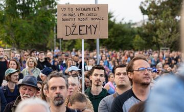 FOTO: Transparenty na bratislavskom proteste