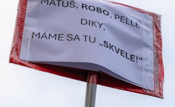 FOTO: Transparenty na bratislavskom proteste
