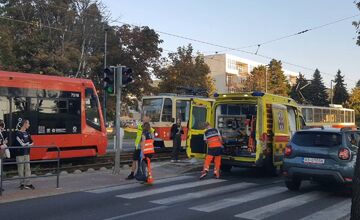 FOTO: Nehoda na Račianskej ulici, električka zrazila chlapca