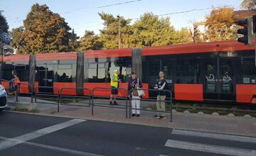 FOTO: Nehoda na Račianskej ulici, električka zrazila chlapca