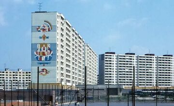 FOTO: OZ Konduktor spustilo verejnú zbierku na obnovu muralu v Petržalke