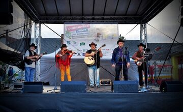 FOTO: Dúbravské hody ohúrili svojou atmosférou. Pozrite sa, ako vyzerali