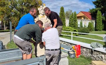 FOTO: Sucha svätého Floriána sa vrátila do Sološnice, získala nový šat