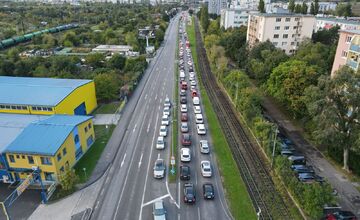 FOTO: Kolóny na Račianskej spôsobila zmena svetelnej signalizácie pre električky