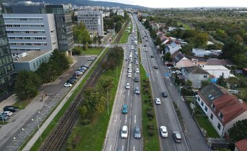 FOTO: Kolóny na Račianskej spôsobila zmena svetelnej signalizácie pre električky
