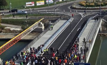 FOTO: Otvorenie mostu na Hradskej (pohľad z výšky)