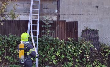 FOTO: Požiar autoservisu vo Vrakuni