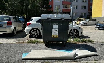 FOTO: Smeti v Dúbravke