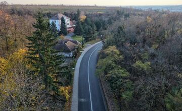 FOTO: Zrekonštruovaná cesta v Modre je už otvorená