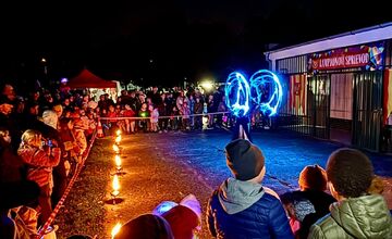 FOTO: Lampiónový sprievod rozžiaril ulice v Rači