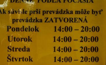 FOTO: Ceny a ponuka vo vianočnom stánku U Marečka vo Vrakuni