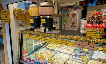 FOTO: Ceny a ponuka vo vianočnom stánku U Marečka vo Vrakuni