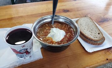 FOTO: Ceny a ponuka vo vianočnom stánku U Marečka vo Vrakuni