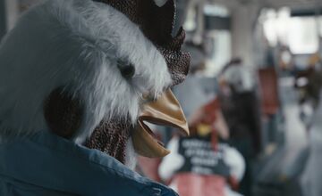 FOTO: Bratislavčanov v rannej električke prekvapili kurčatá